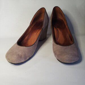 GENTLE SOULS WOMENS TAUPE SUEDE RIDGE-AMARU WEDGE HEELS SIZE 8